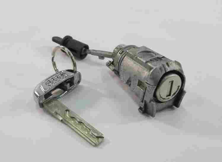 2010 AUDI A5 COUPE (B8 8T) FRONT LEFT DRIVER DOOR HANDLE LOCK CYLINDER w/KEY SET