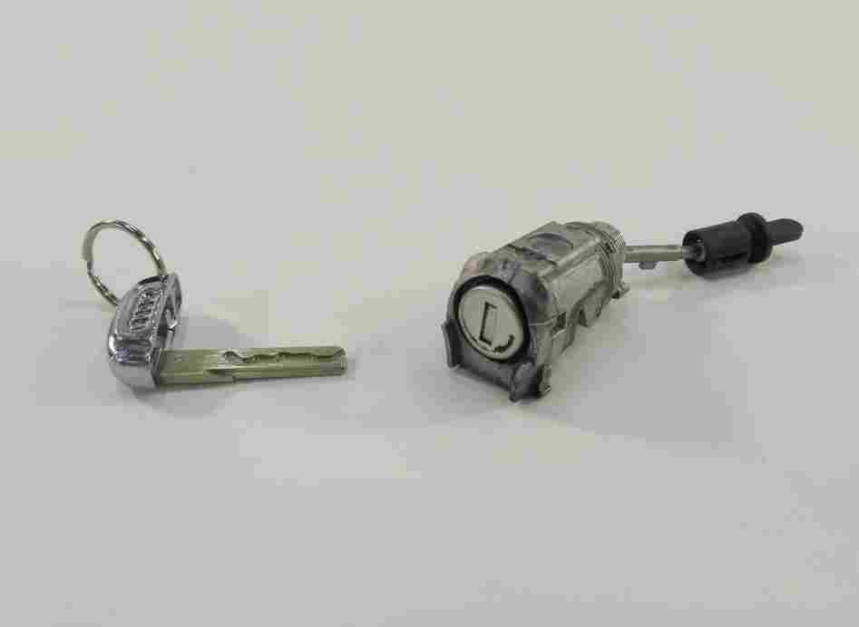 Thumbnail 2: 2010 AUDI A5 COUPE (B8 8T) FRONT LEFT DRIVER DOOR HANDLE LOCK CYLINDER w/KEY SET