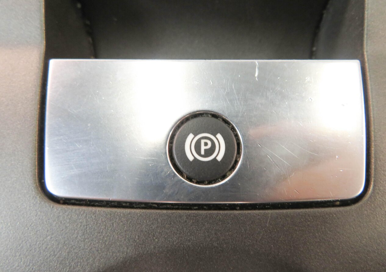 Thumbnail 10: 2010 RANGE ROVER SPORT (L320) GEAR SHIFTER TRIM w/ TERRAIN CONTROL SWITCHES
