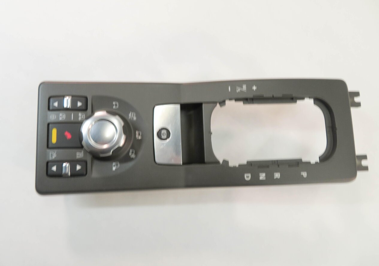 Thumbnail 2: 2010 RANGE ROVER SPORT (L320) GEAR SHIFTER TRIM w/ TERRAIN CONTROL SWITCHES