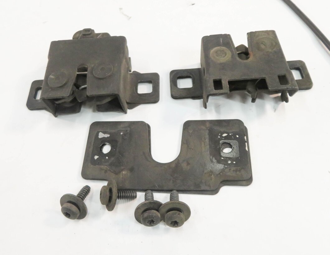 Thumbnail 2: 2010 RANGE ROVER SPORT (L320) FRONT LEFT & RIGHT LOWER HOOD LOCK LATCH SET-2