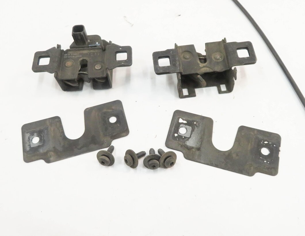 Thumbnail 3: 2010 RANGE ROVER SPORT (L320) FRONT LEFT & RIGHT LOWER HOOD LOCK LATCH SET-2