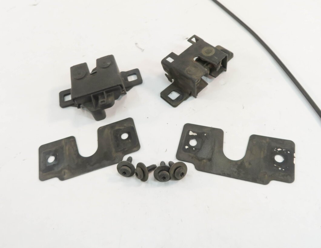 Thumbnail 5: 2010 RANGE ROVER SPORT (L320) FRONT LEFT & RIGHT LOWER HOOD LOCK LATCH SET-2
