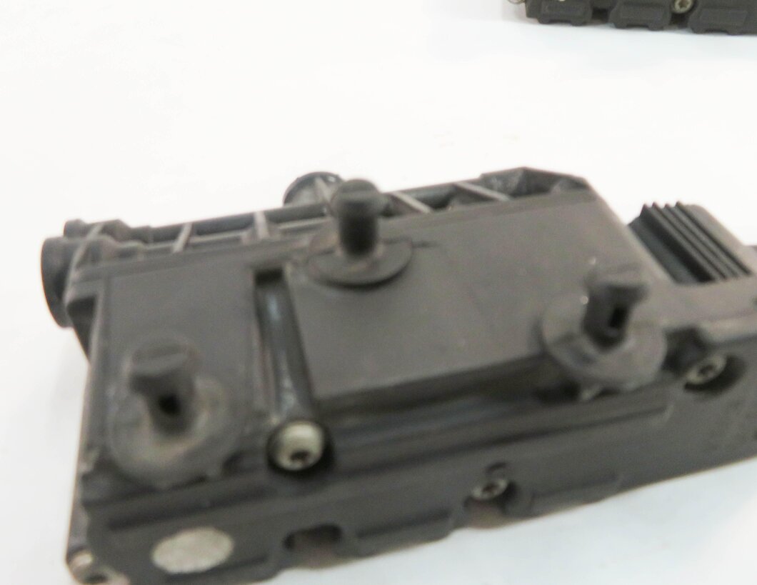 Thumbnail 10: 2010 RANGE ROVER SPORT (L320) AIR SUSPENSION TRANSFER RELIEF VALVE BLOCK SET-3