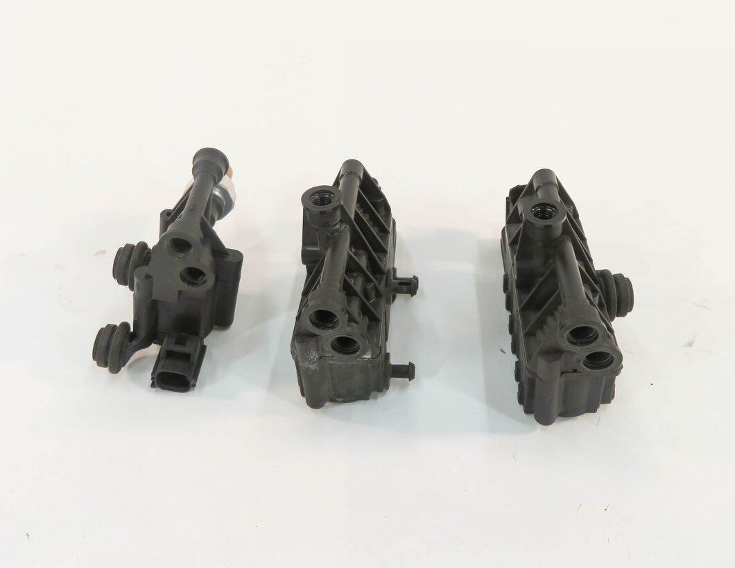 Thumbnail 2: 2010 RANGE ROVER SPORT (L320) AIR SUSPENSION TRANSFER RELIEF VALVE BLOCK SET-3