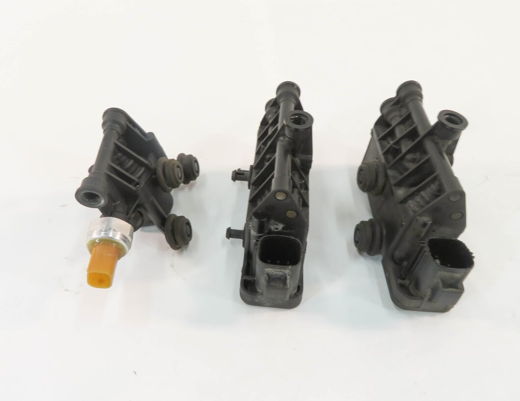 Thumbnail 4: 2010 RANGE ROVER SPORT (L320) AIR SUSPENSION TRANSFER RELIEF VALVE BLOCK SET-3