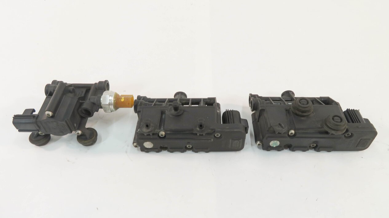 Thumbnail 5: 2010 RANGE ROVER SPORT (L320) AIR SUSPENSION TRANSFER RELIEF VALVE BLOCK SET-3