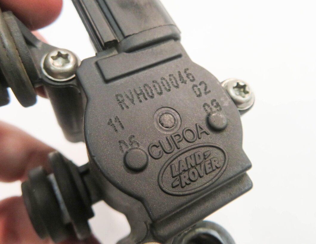 Thumbnail 6: 2010 RANGE ROVER SPORT (L320) AIR SUSPENSION TRANSFER RELIEF VALVE BLOCK SET-3