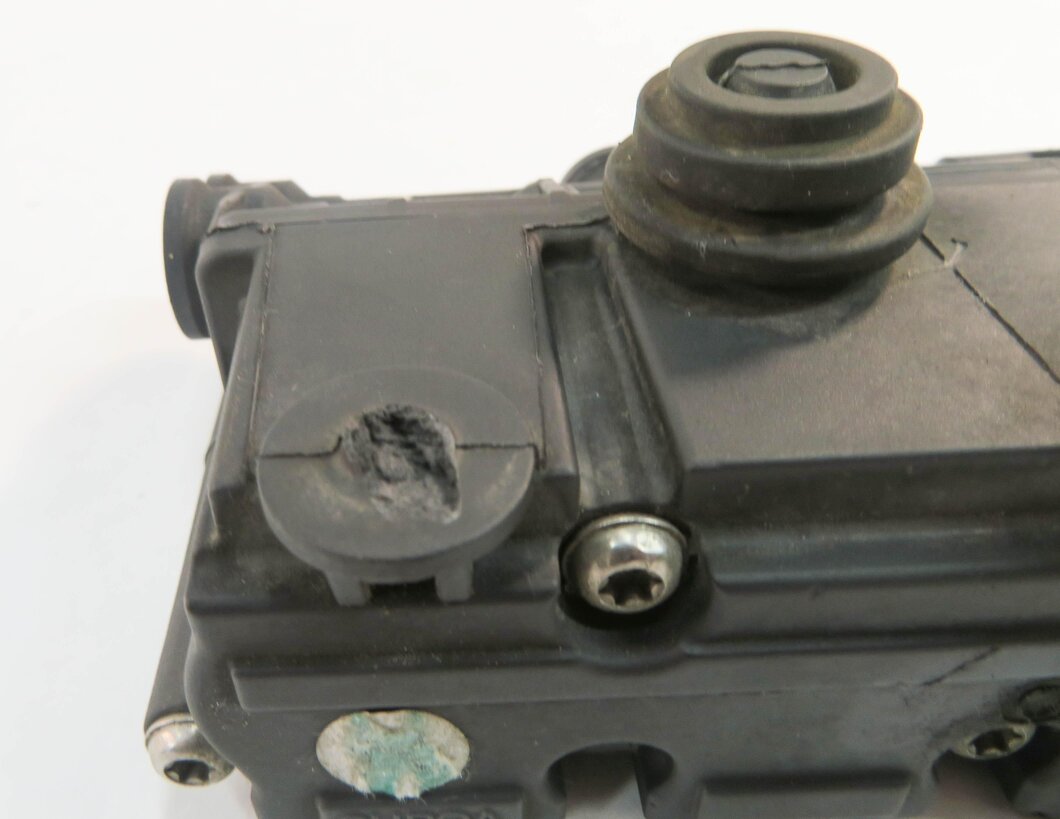 Thumbnail 9: 2010 RANGE ROVER SPORT (L320) AIR SUSPENSION TRANSFER RELIEF VALVE BLOCK SET-3