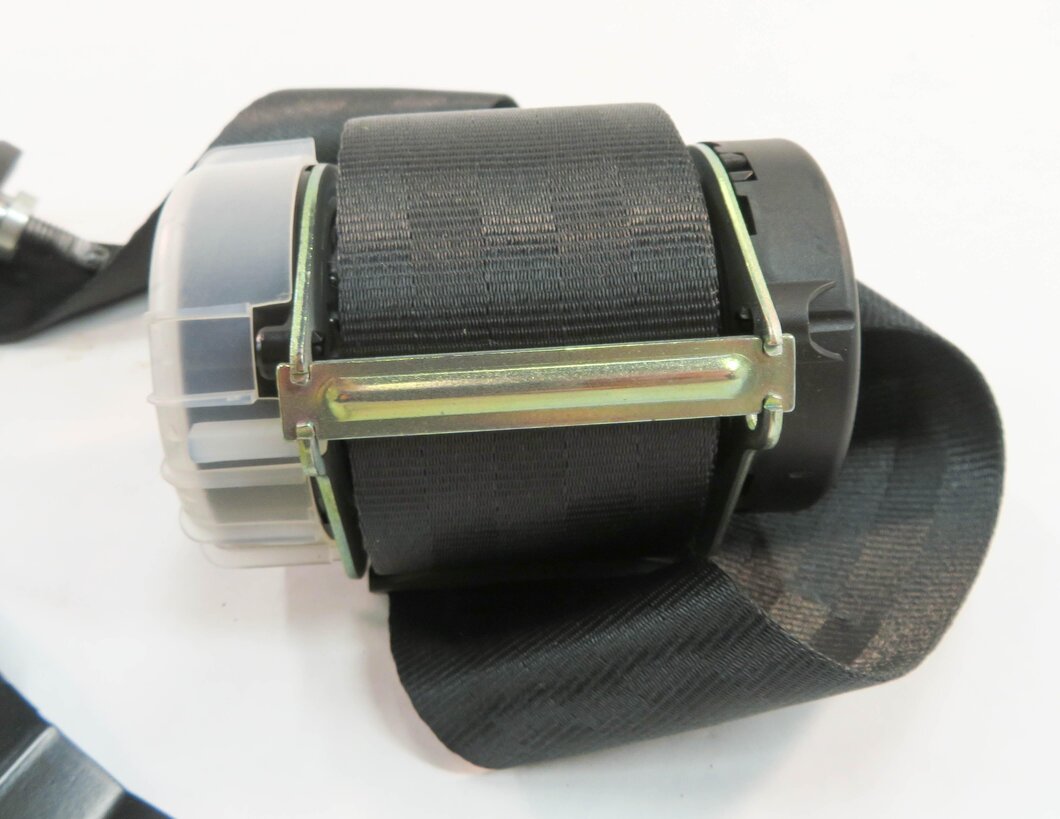 Thumbnail 6: 2010 RANGE ROVER SPORT (L320) RIGHT REAR 2nd ROW SEAT SEATBELT RETRACTOR (BLACK)