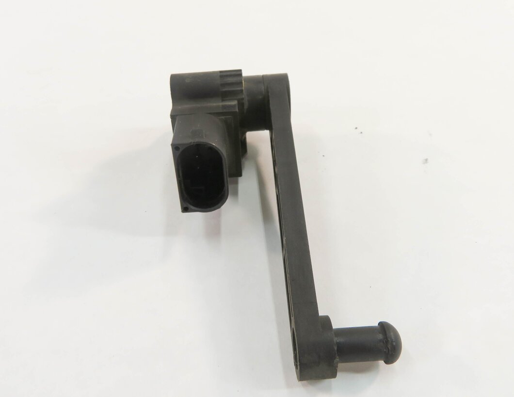 Thumbnail 4: 2010 RANGE ROVER SPORT (L320) RIGHT REAR SUSPENSION HEIGHT LEVEL SENSOR
