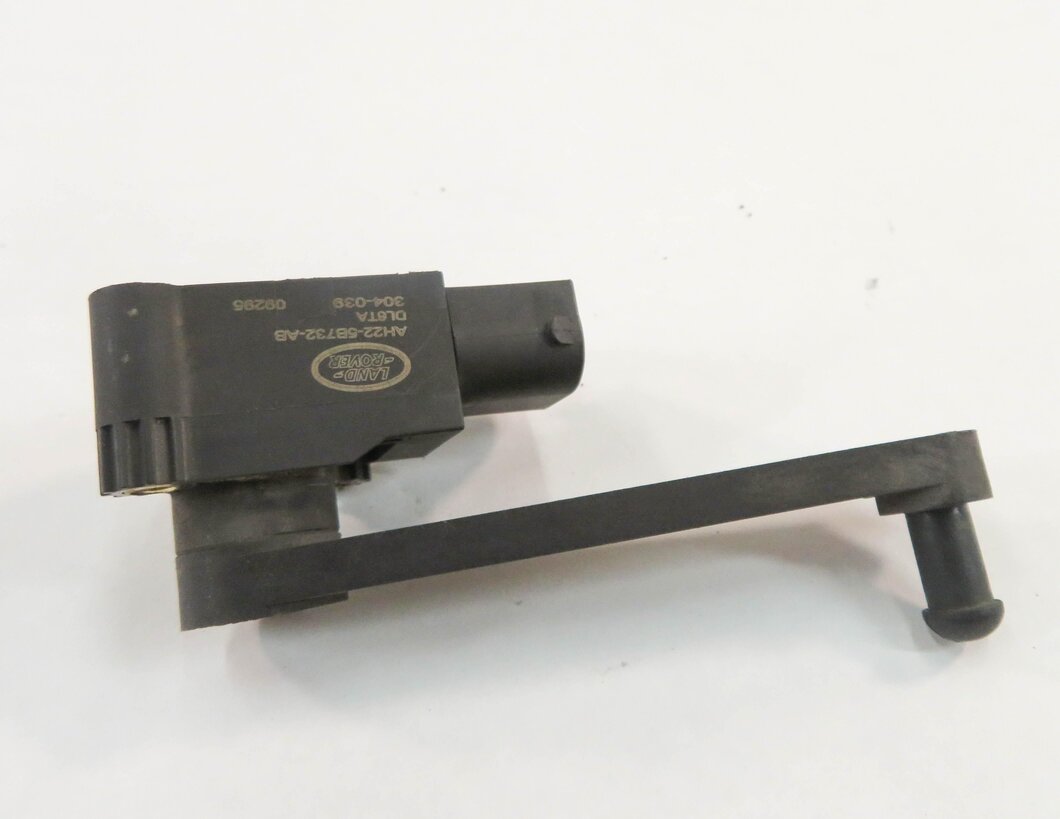 Thumbnail 5: 2010 RANGE ROVER SPORT (L320) RIGHT REAR SUSPENSION HEIGHT LEVEL SENSOR