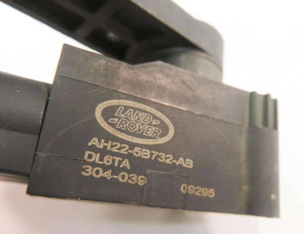 Thumbnail 6: 2010 RANGE ROVER SPORT (L320) RIGHT REAR SUSPENSION HEIGHT LEVEL SENSOR