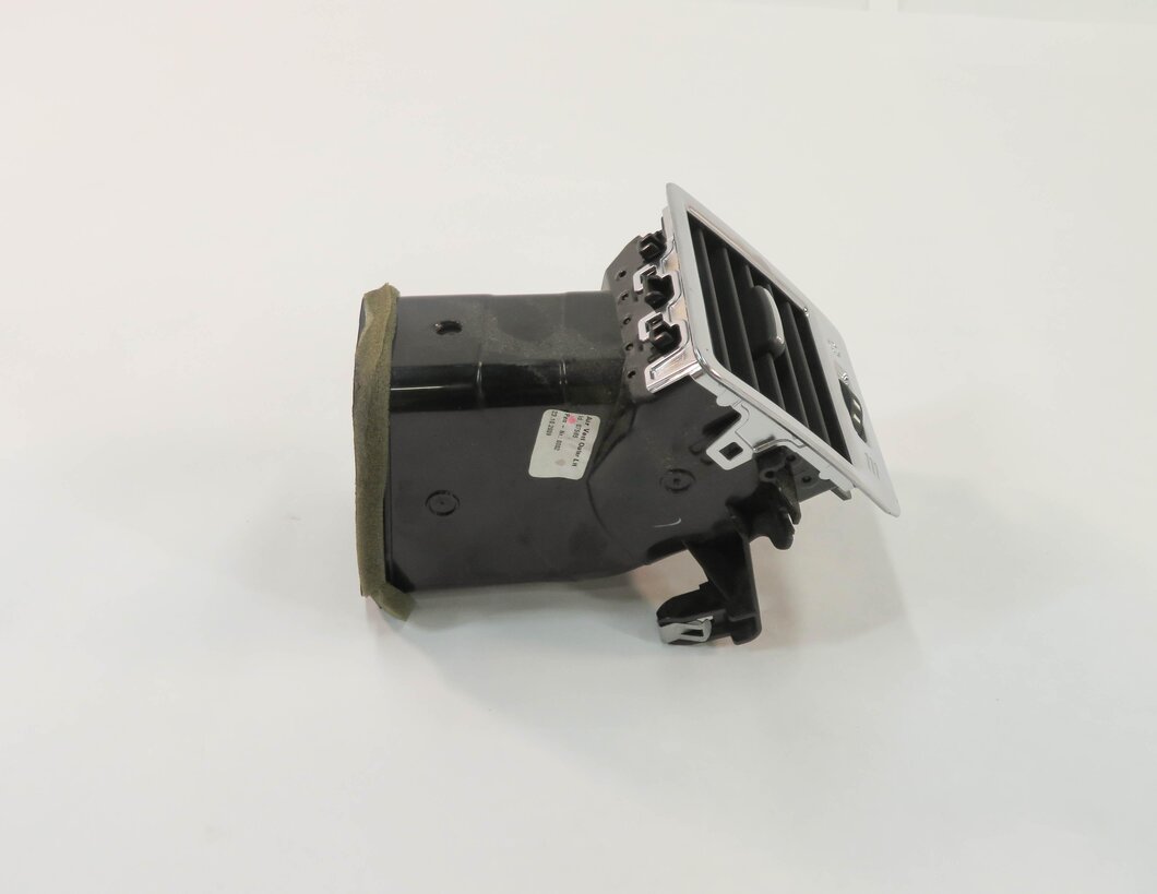 Thumbnail 2: 2010 RANGE ROVER SPORT (L320) LEFT FRONT (OUTER DASH) HEATER A/C AIR VENT