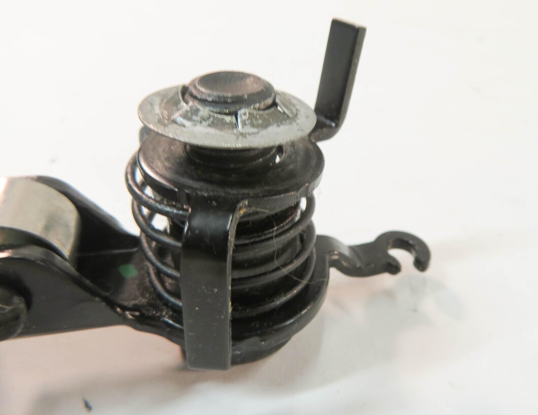 Thumbnail 6: 2010 RANGE ROVER SPORT (L320) RIGHT REAR 2nd ROW SEAT SEATBELT BUCKLE RECEIVER