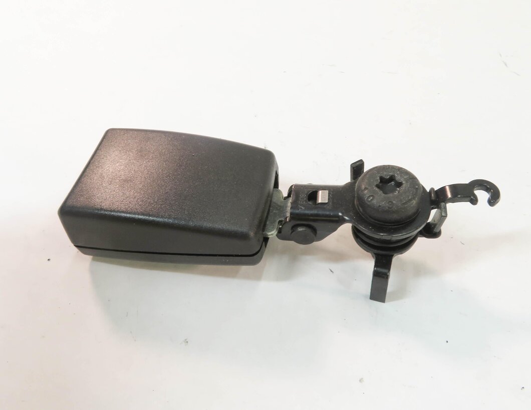 Thumbnail 4: 2010 RANGE ROVER SPORT (L320) LEFT REAR 2nd ROW SEAT SEATBELT BUCKLE RECEIVER