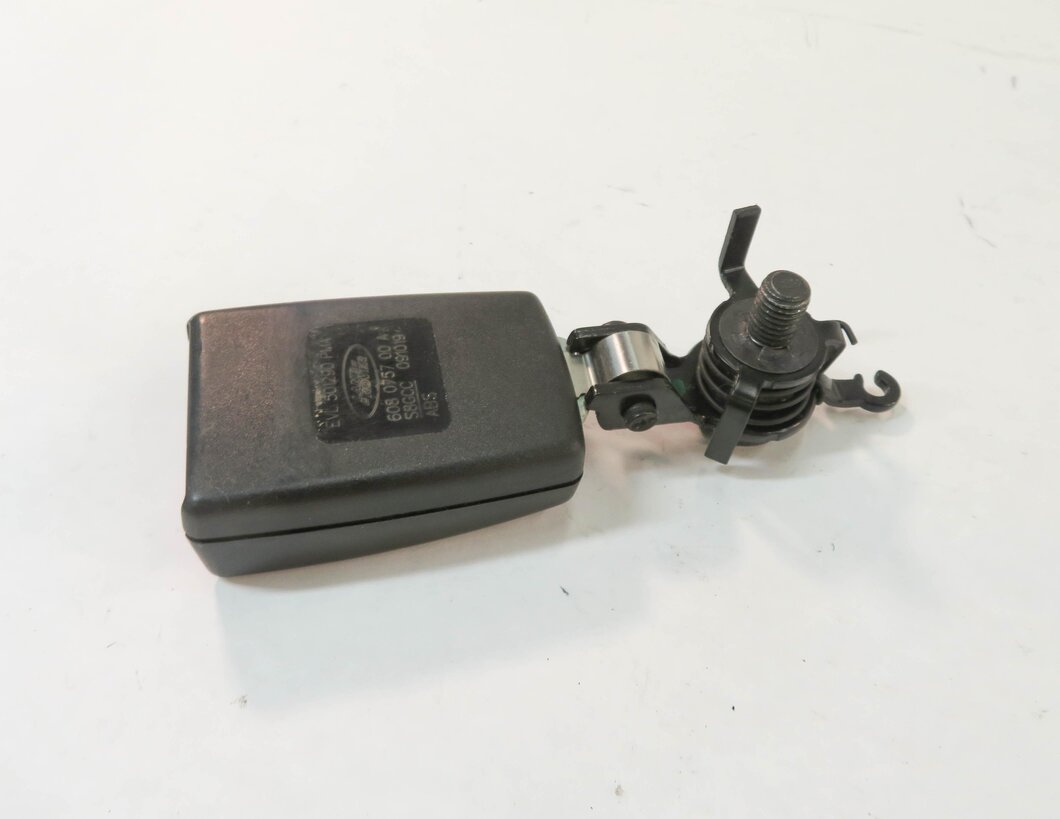 Thumbnail 5: 2010 RANGE ROVER SPORT (L320) LEFT REAR 2nd ROW SEAT SEATBELT BUCKLE RECEIVER