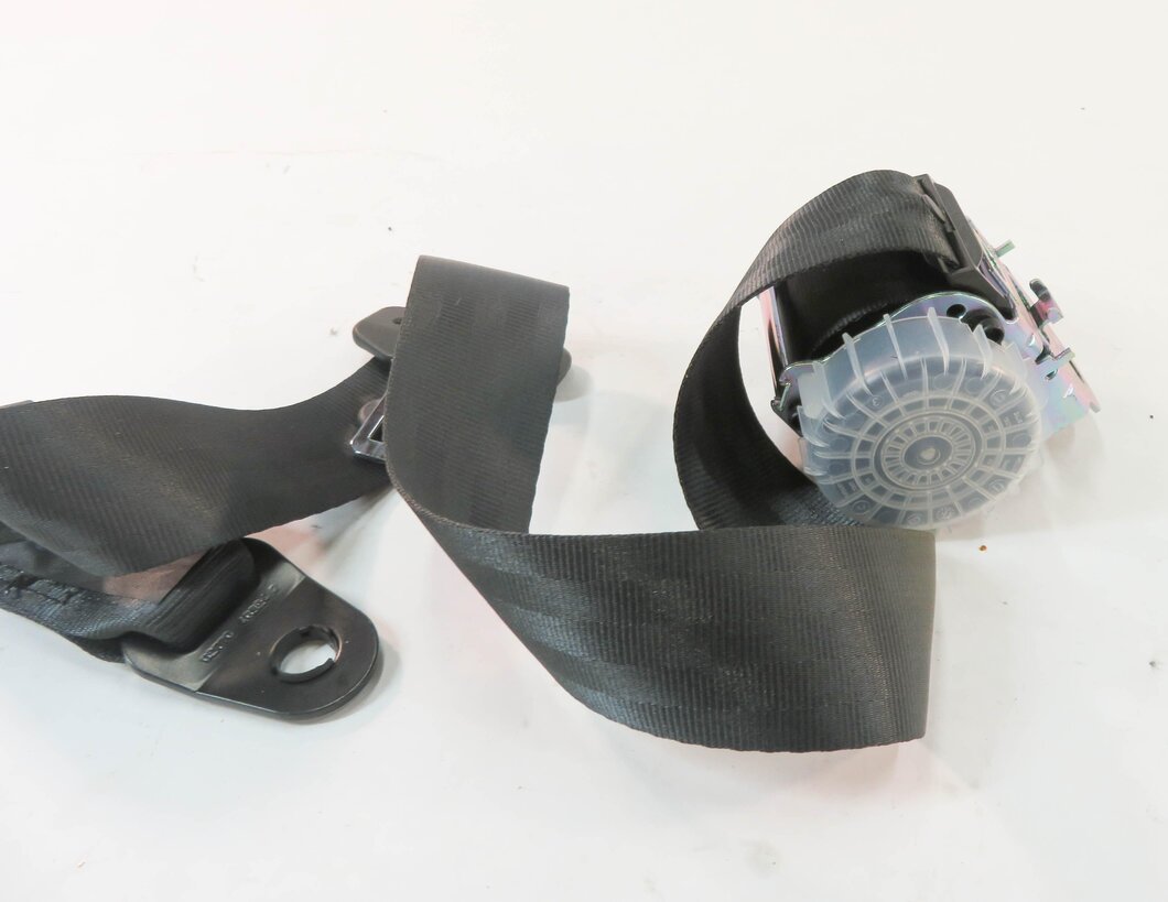 Thumbnail 2: 2010 RANGE ROVER SPORT (L320) REAR 2nd ROW CENTER SEAT SEATBELT RETRACTOR BLACK