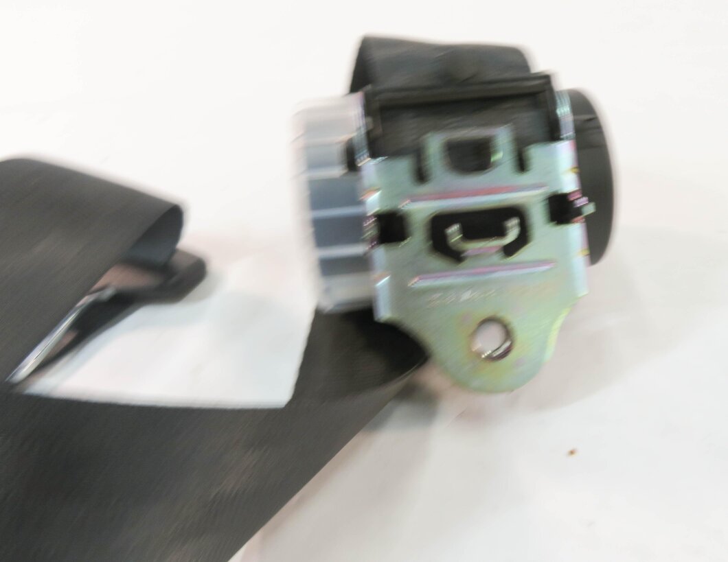 Thumbnail 3: 2010 RANGE ROVER SPORT (L320) REAR 2nd ROW CENTER SEAT SEATBELT RETRACTOR BLACK