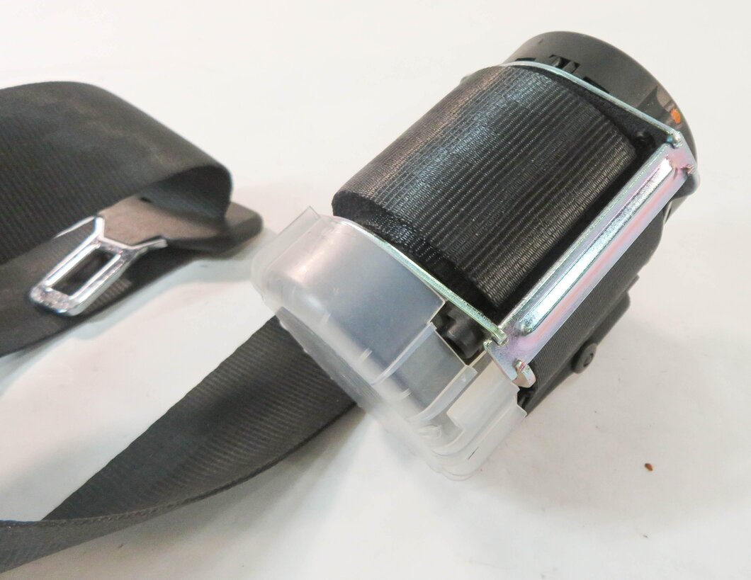 Thumbnail 5: 2010 RANGE ROVER SPORT (L320) REAR 2nd ROW CENTER SEAT SEATBELT RETRACTOR BLACK