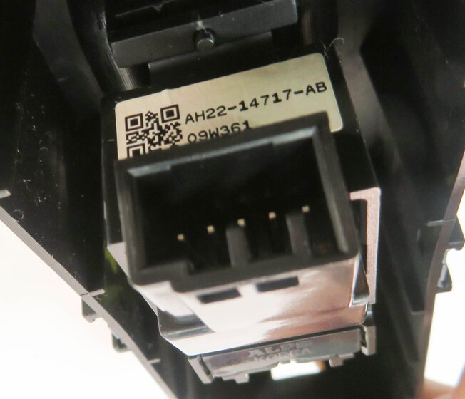 Thumbnail 6: 2010 RANGE ROVER SPORT (L320) LEFT REAR DOOR POWER WINDOW SWITCH BUTTON