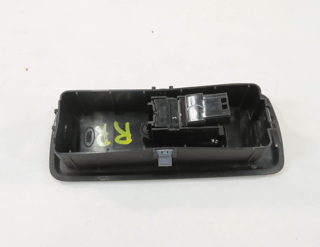 Thumbnail 5: 2010 RANGE ROVER SPORT (L320) RIGHT REAR DOOR POWER WINDOW SWITCH BUTTON