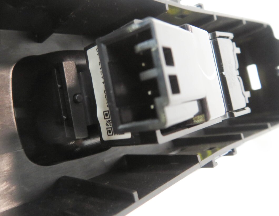 Thumbnail 6: 2010 RANGE ROVER SPORT (L320) RIGHT REAR DOOR POWER WINDOW SWITCH BUTTON