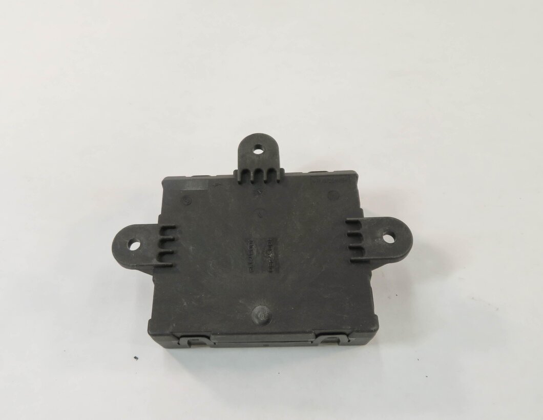 Thumbnail 6: 2010-2013 RANGE ROVER SPORT (L320) - REAR DOOR CONTROL MODULE COMPUTER