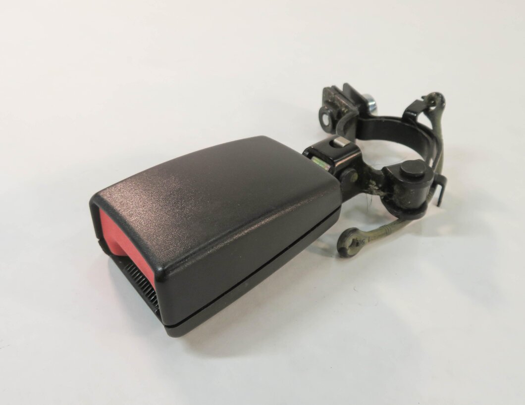 2010 RANGE ROVER SPORT (L320) REAR 2nd ROW SEAT CENTER SEATBELT BUCKLE RECEIVER