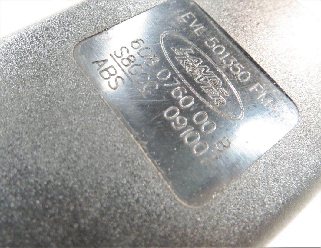 Thumbnail 5: 2010 RANGE ROVER SPORT (L320) REAR 2nd ROW SEAT CENTER SEATBELT BUCKLE RECEIVER
