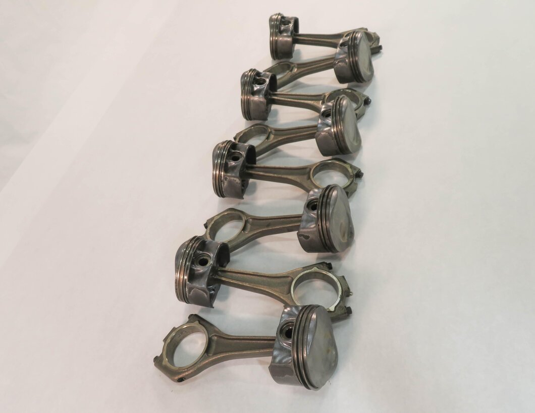 Thumbnail 4: 2010 RANGE ROVER SPORT (L320) 5.0L AJ133 V8 ENGINE PISTON w/ CONNECTING ROD SET