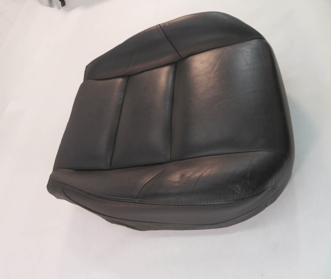 Thumbnail 2: 2010 RANGE ROVER SPORT (L320) RIGHT PASSENGER LOWER BOTTOM SEAT CUSHION (BLACK)
