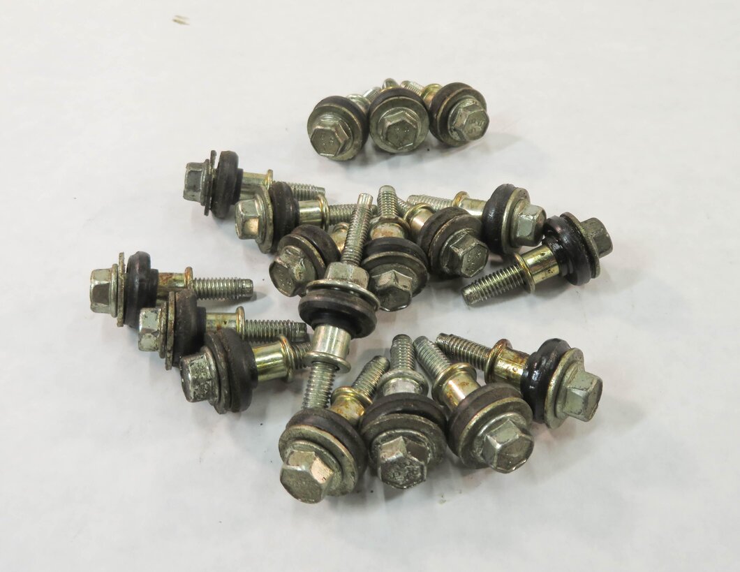 Thumbnail 9: 2010-2018 RANGE ROVER SPORT (L320 L322 L405 L494) 5.0L V8 - LEFT VALVE COVER