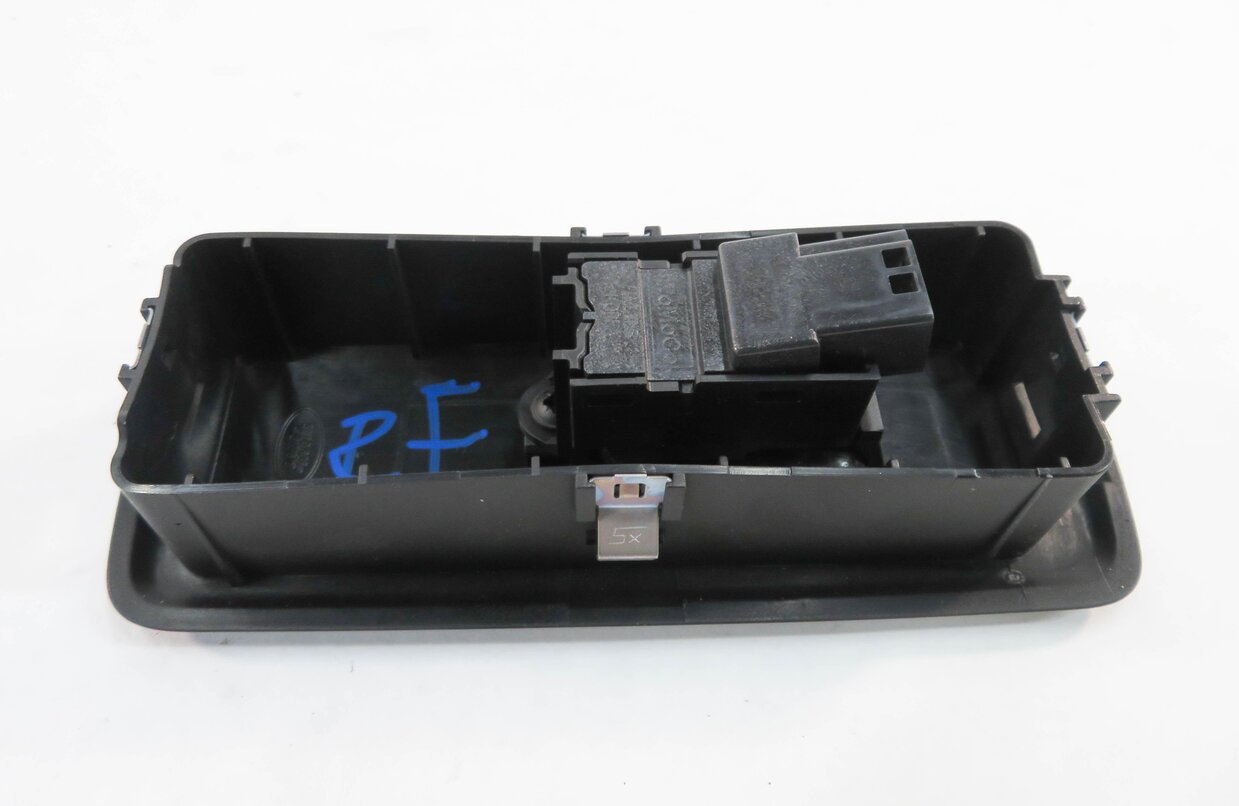 Thumbnail 6: 2010 RANGE ROVER SPORT (L320) RIGHT REAR DOOR POWER WINDOW SWITCH BUTTON