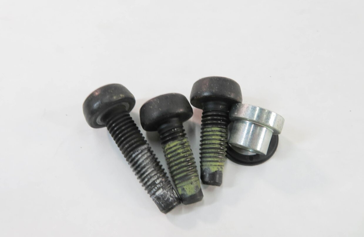 Thumbnail 6: 2010 RANGE ROVER SPORT (L320) RIGHT REAR SEAT SEATBELT RETRACTOR (BLACK)