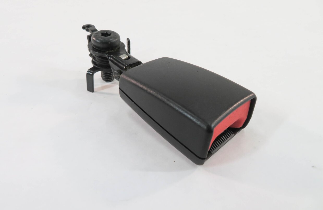 Thumbnail 2: 2010 RANGE ROVER SPORT (L320) REAR SEAT CENTER SEATBELT BUCKLE RECEIVER