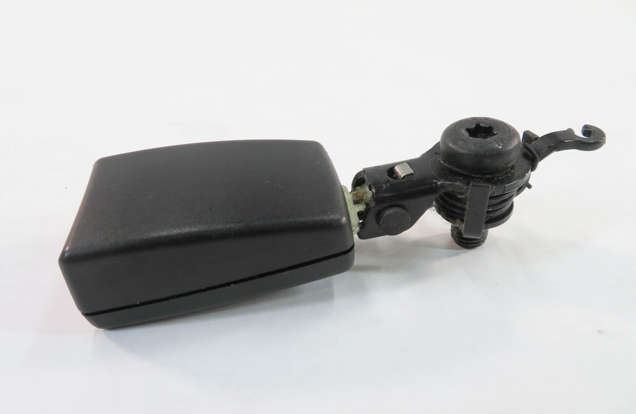 Thumbnail 4: 2010 RANGE ROVER SPORT (L320) REAR SEAT CENTER SEATBELT BUCKLE RECEIVER