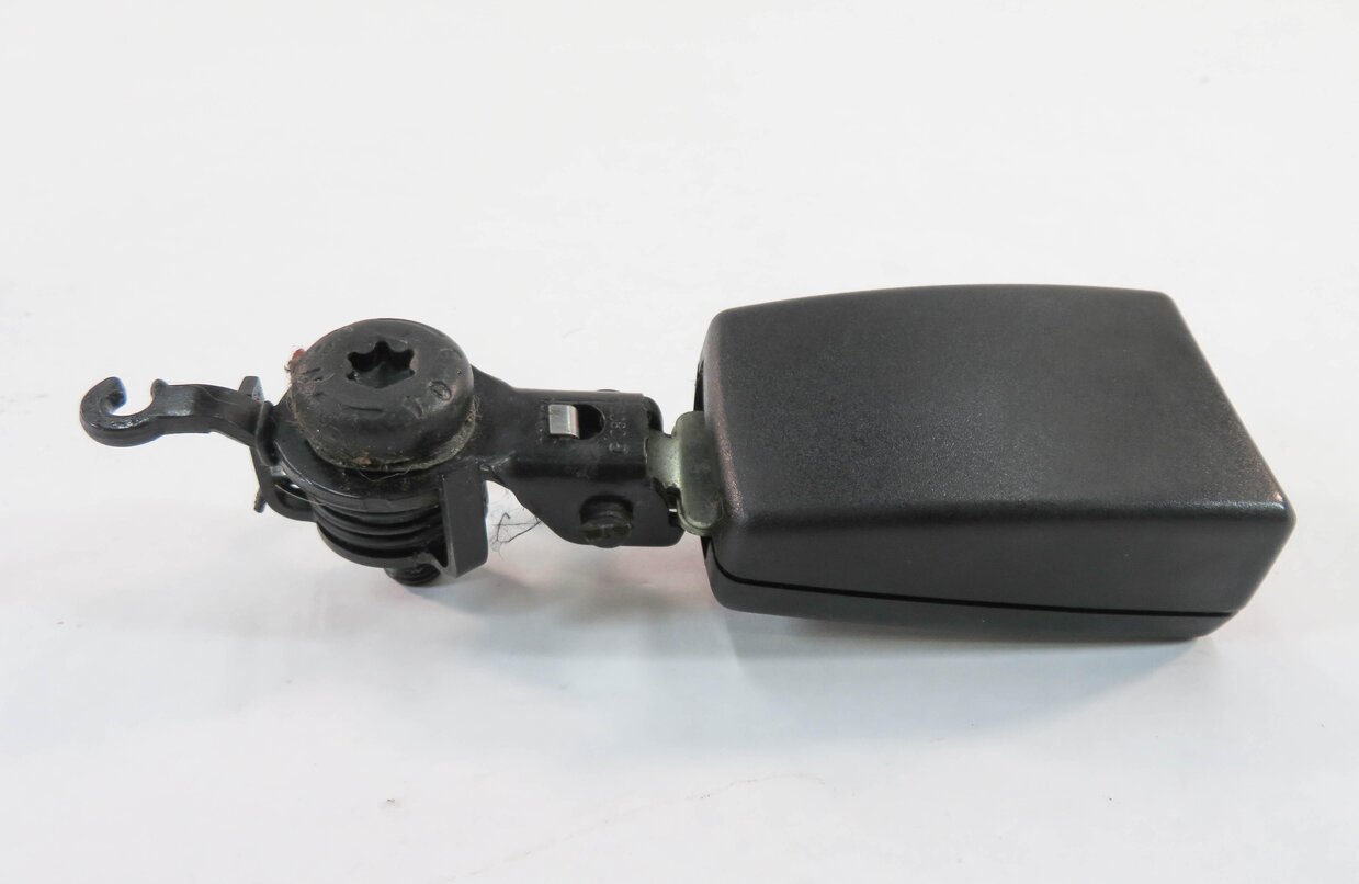 Thumbnail 5: 2010 RANGE ROVER SPORT (L320) RIGHT REAR SEAT SEATBELT BUCKLE RECEIVER