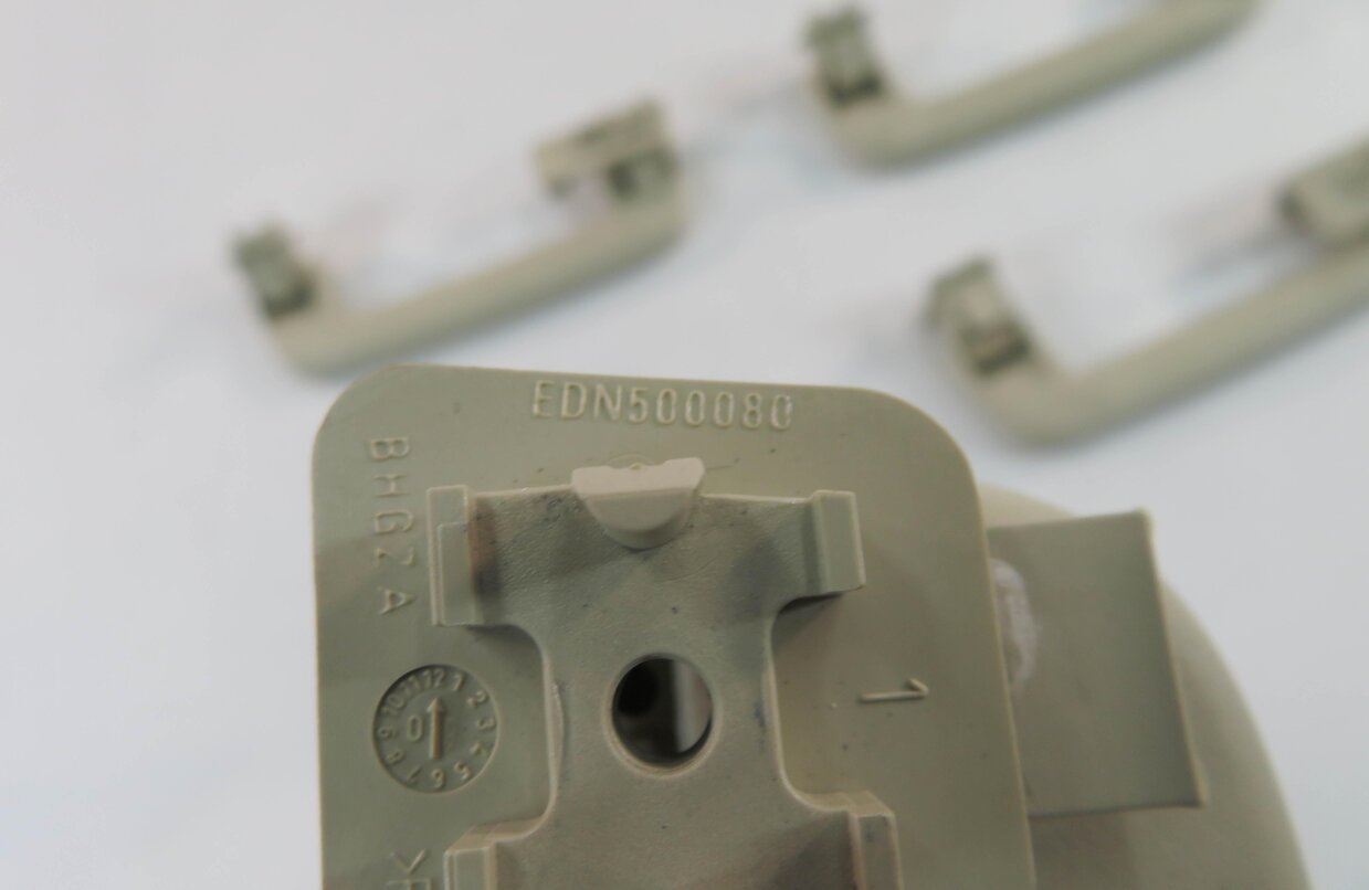 Thumbnail 5: 2010 RANGE ROVER SPORT (L320) FRONT & REAR INTERIOR ROOF GRAB HANDLE SET (BEIGE)