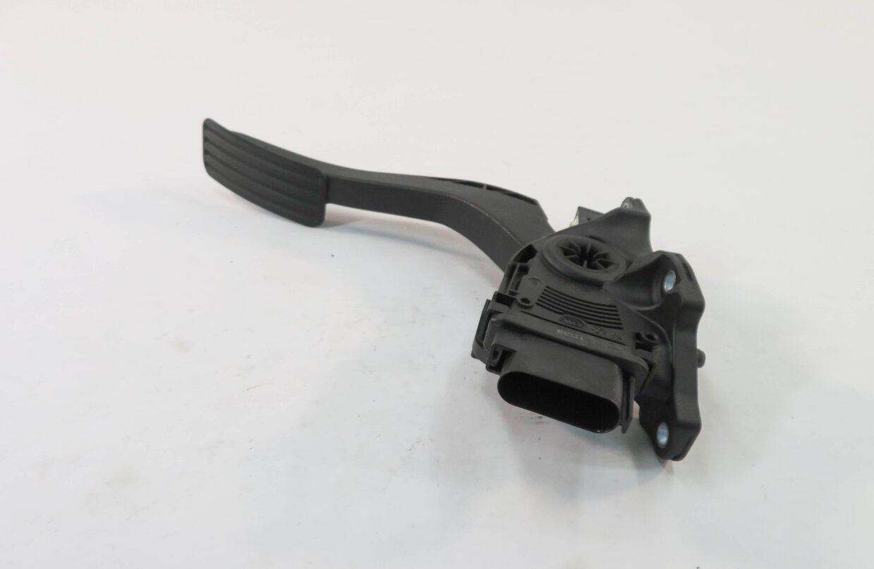 Thumbnail 3: 2010 RANGE ROVER SPORT (L320) GAS PEDAL
