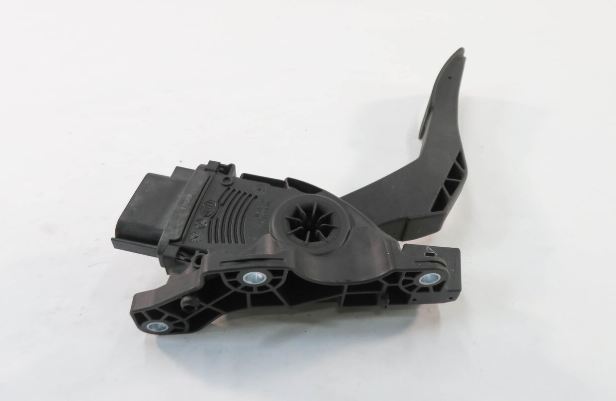 Thumbnail 4: 2010 RANGE ROVER SPORT (L320) GAS PEDAL
