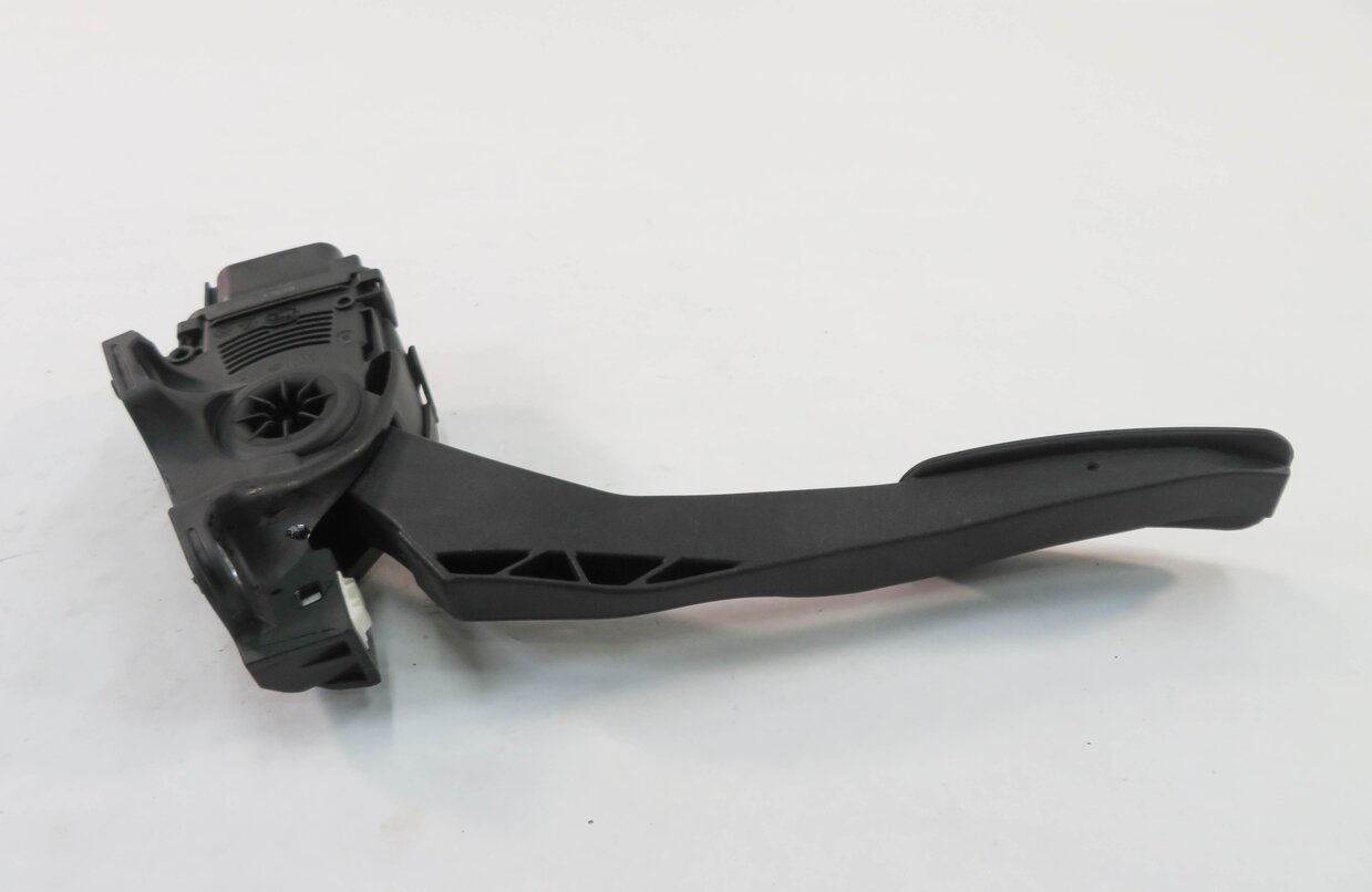 Thumbnail 5: 2010 RANGE ROVER SPORT (L320) GAS PEDAL