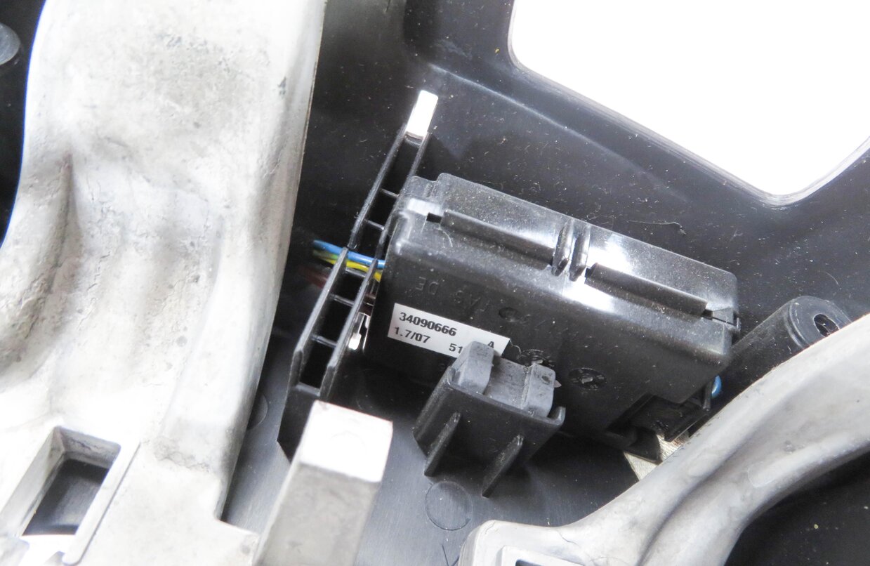 Thumbnail 9: 2010-2013 RANGE ROVER SPORT (L320) LEFT DRIVER 4-SPOKE HEATED STEERING