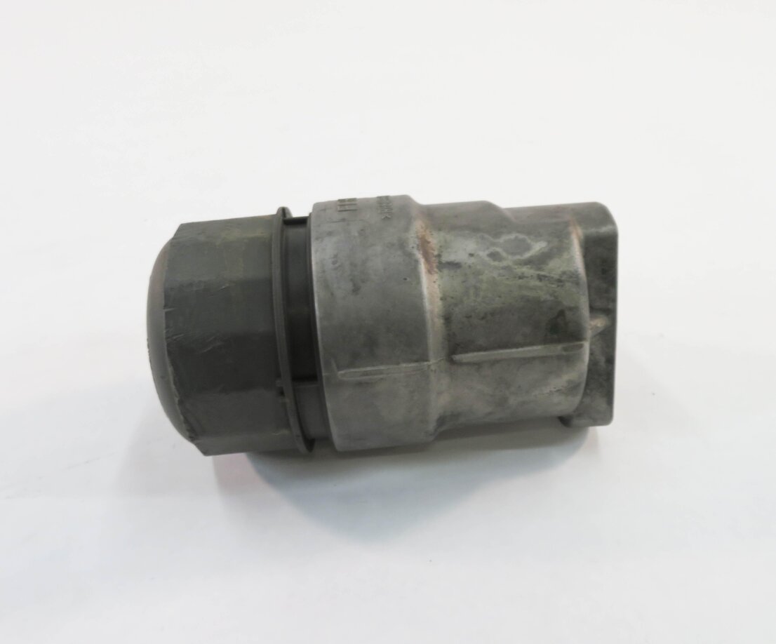 Thumbnail 5: 2010 RANGE ROVER SPORT (L320) 5.0L V8 ENGINE - MOTOR OIL FLUID FILTER HOUSING