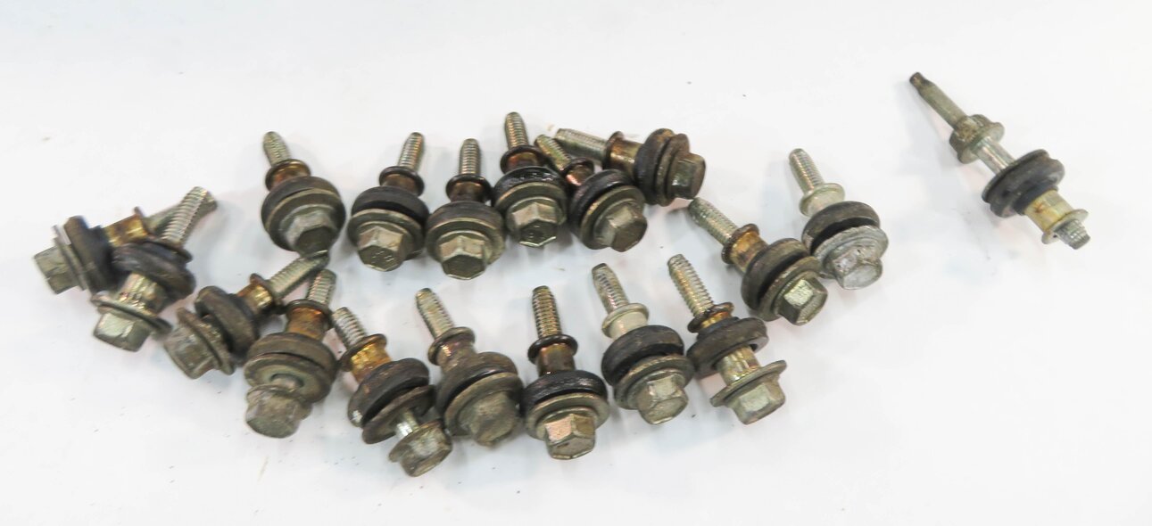 Thumbnail 9: 10-18 RANGE ROVER SPORT (L320 L322 L494 L405) 5.0L V8 - LEFT ENGINE VALVE COVER