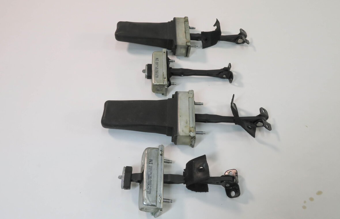Thumbnail 4: 2011 RANGE ROVER SPORT (L320) FRONT & REAR DOOR HINGE BUMP STOP DETENT SET-4