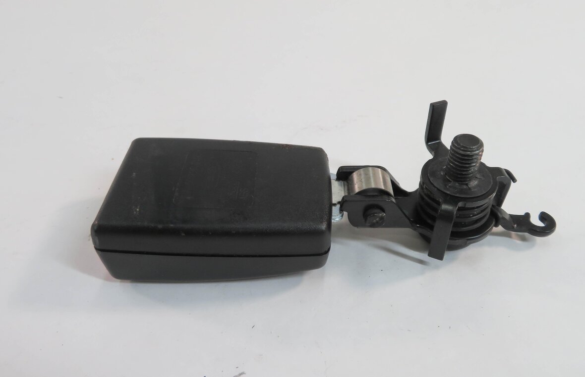 Thumbnail 4: 2010 RANGE ROVER SPORT (L320) RIGHT REAR SEAT SEATBELT BUCKLE RECEIVER