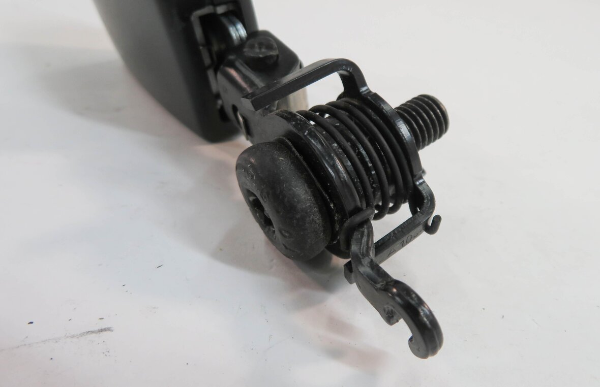 Thumbnail 6: 2010 RANGE ROVER SPORT (L320) RIGHT REAR SEAT SEATBELT BUCKLE RECEIVER