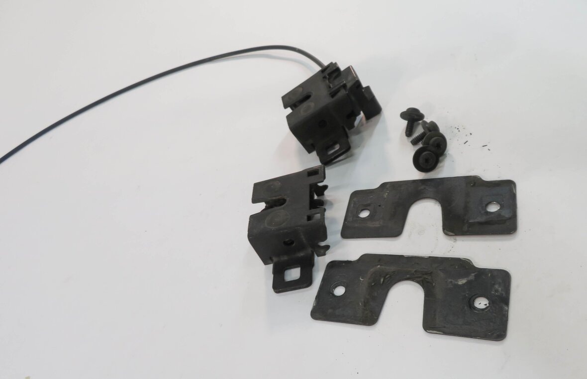 Thumbnail 2: 2011 RANGE ROVER SPORT (L320) FRONT LEFT & RIGHT LOWER HOOD LATCH SET w/ CABLE