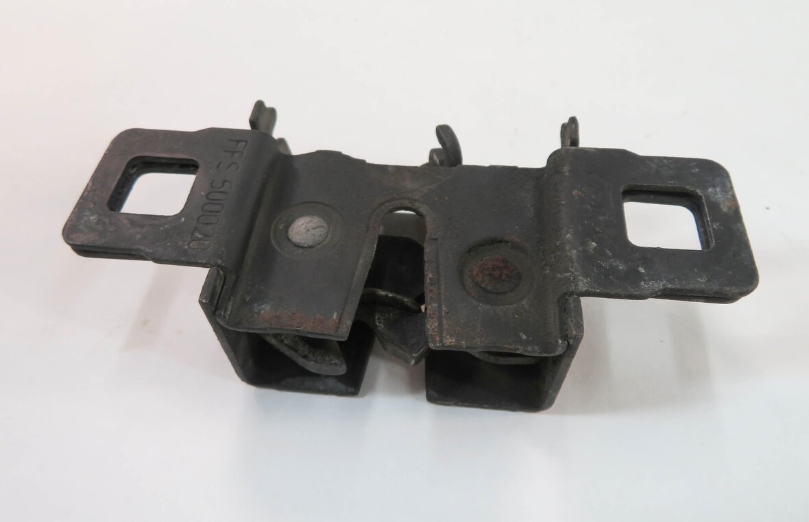Thumbnail 6: 2011 RANGE ROVER SPORT (L320) FRONT LEFT & RIGHT LOWER HOOD LATCH SET w/ CABLE
